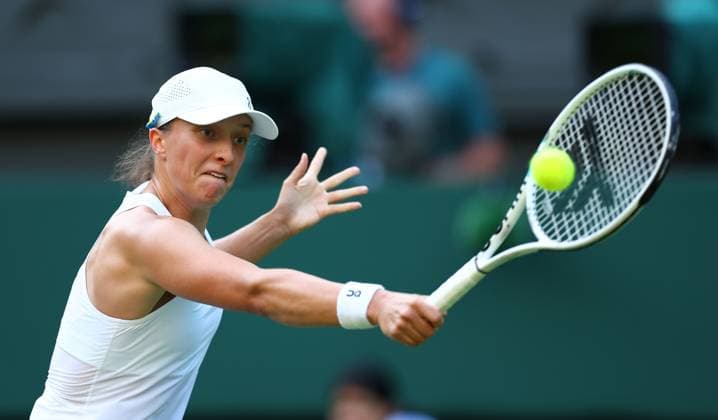 Mandatory Credit: Photo by Simon Dael Shutterstock (13995929fv) Iga Swiatek in action against Petra Martic Wimbledon Tennis Championships, Day 5, The All England Lawn Tennis and Croquet Club, London, UK - 07 Jul 2023 Wimbledon Tennis Championships, Day 5, The All England Lawn Tennis and Croquet Club, London, UK - 07 Jul 2023  Copyright: xSimonxDael Shutterstockx 13995929fv
