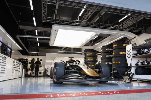 09 PEARCE Joshua, Modified F2 car prepared by Mercedes Applied Science and Carlin for the fictional Apex APXGP team in the F1 movie by Apple Studios Bruckheimer Films, garage, box, during the 2023 Formula 1 Aramco British Grand Prix, 10th round of the 2023 Formula One World Championship, WM, Weltmeisterschaft from July 7 to 9, 2023 on the Silverstone Circuit, in Silverstone, United Kingdom - F1 - BRITISH GRAND PRIX 2023 DPPI Panoramic 00123024_AV6_2867