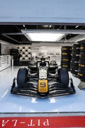 09 PEARCE Joshua, Modified F2 car prepared by Mercedes Applied Science and Carlin for the fictional Apex APXGP team in the F1 movie by Apple Studios Bruckheimer Films, garage, box, during the 2023 Formula 1 Aramco British Grand Prix, 10th round of the 2023 Formula One World Championship, WM, Weltmeisterschaft from July 7 to 9, 2023 on the Silverstone Circuit, in Silverstone, United Kingdom - F1 - BRITISH GRAND PRIX 2023 DPPI Panoramic 00123024_AV6_2866