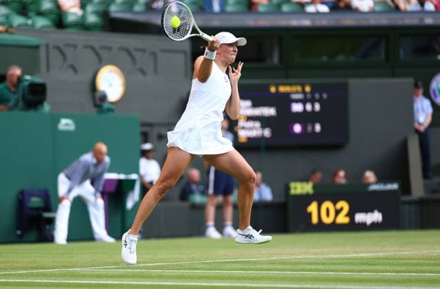 Mandatory Credit: Photo by Simon Dael Shutterstock (13995929fy) Iga Swiatek in action against Petra Martic Wimbledon Tennis Championships, Day 5, The All England Lawn Tennis and Croquet Club, London, UK - 07 Jul 2023 Wimbledon Tennis Championships, Day 5, The All England Lawn Tennis and Croquet Club, London, UK - 07 Jul 2023  Copyright: xSimonxDael Shutterstockx 13995929fy