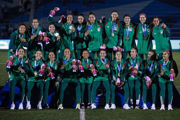 RECORD DATE NOT STATED JCC San Salvador 2023 Venezuela vs Mexico Final Gold Medal Players of Mexico Winners of Gold Medal during the game Venezuela vs Mexico (Mexican national team, Nationalteam , corresponding to Final Gold Medal of Womens Soccer at the Central American and Caribbean Games San Salvador 2023, at Las Delicias National Stadium, on July 07, 2023. <br><br> Jugadoras de Mexico Ganadoras de la Medalla de Oro durante el partido Venezuela vs Mexico (Seleccion Mexicana), correspondiente a Final por Medalla de Oro del Futbol Femenino en los Juegos Centroamericanos y del Caribe San Salvador 2023, en el Estadio Nacional Las Delicias, el 07 de Julio de 2023. SAN SALVADOR SAN SALVADOR EL SALVADOR  Copyright: xUlisesxNaranjox 20230708000757_JCC_23_W_VEN_MEX_MEXICO130