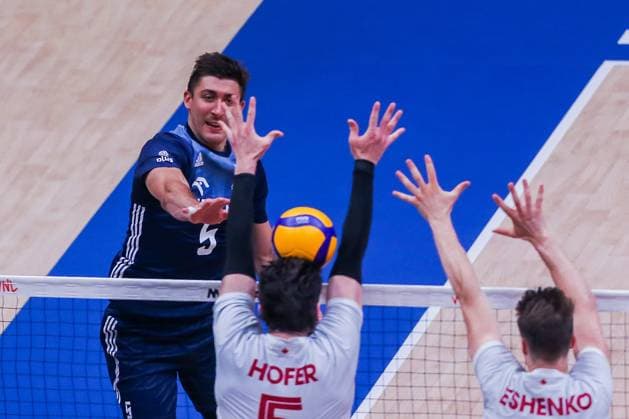 (230708) -- PASAY CITY, July 8, 2023 -- Lukasz Kaczmarek (L) of Poland competes during the Pool 6 match between Poland and Canada at the Men s Volleyball Nations League in Pasay City, the Philippines, July 8, 2023. ) (SP)THE PHILIPPINES-PASAY CITY-VOLLEYBALL-NATIONS LEAGUE-MEN-POL VS CAN RouellexUmali 