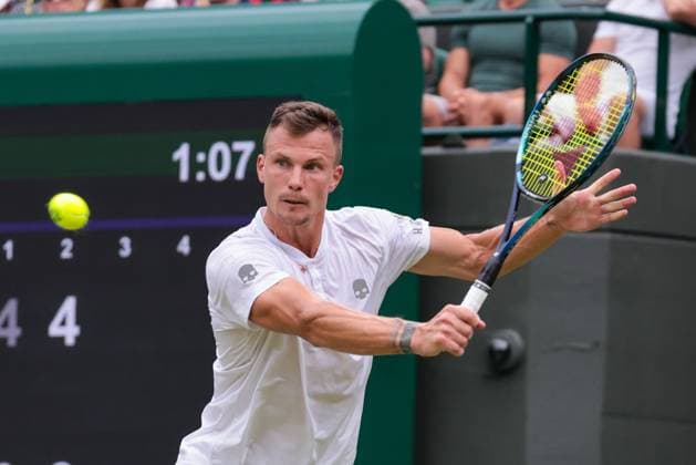 2023 Wimbledon Tournament LONDRES, LO - 08.07.2023: 2023 WIMBLEDON TOURNAMENT - Marton Fucsovics (HUN) during the 2023 Wimbledon Tournament held in London, England. (Photo: Andre Chaco Fotoarena) x2398731x  AndrexChaco