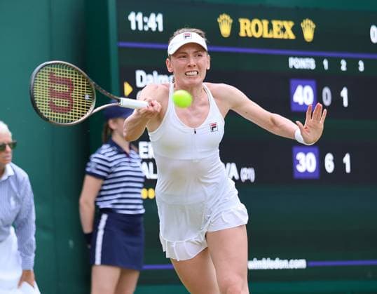 TENNIS - Wimbledon 2023 LONDON,ENGLAND,08.JUL.23 - TENNIS - WTA, Tennis Damen World Tour, Wimbledon, Grand Slam. Image shows Ekaterina Alexandrova (RUS).  GEPAxpictures xAlanxGrieves