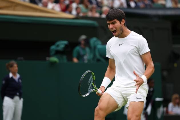 Mandatory Credit: Photo by Ella Ling Shutterstock (14001529ag) Carlos Alcaraz during his third round match Wimbledon Tennis Championships, Day 6, The All England Lawn Tennis and Croquet Club, London, UK - 08 Jul 2023 Wimbledon Tennis Championships, Day 6, The All England Lawn Tennis and Croquet Club, London, UK - 08 Jul 2023  Copyright: xEllaxLing Shutterstockx 14001529ag