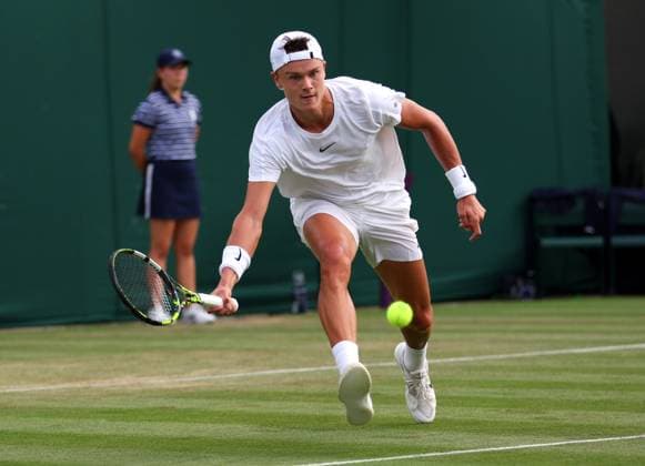 Mandatory Credit: Photo by Ella Ling Shutterstock (14001529at) Holger Rune during his third round match Wimbledon Tennis Championships, Day 6, The All England Lawn Tennis and Croquet Club, London, UK - 08 Jul 2023 Wimbledon Tennis Championships, Day 6, The All England Lawn Tennis and Croquet Club, London, UK - 08 Jul 2023  Copyright: xEllaxLing Shutterstockx 14001529at