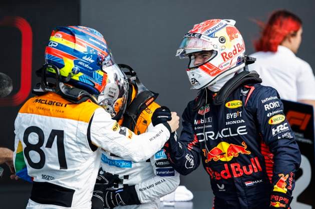 PIASTRI Oscar (aus), McLaren F1 Team MCL60, portrait VERSTAPPEN Max (ned), Red Bull Racing RB19, portrait during the 2023 Formula 1 Aramco British Grand Prix, 10th round of the 2023 Formula One World Championship, WM, Weltmeisterschaft from July 7 to 9, 2023 on the Silverstone Circuit, in Silverstone, United Kingdom - F1 - BRITISH GRAND PRIX 2023 DPPI Panoramic 00123024__R3_9264