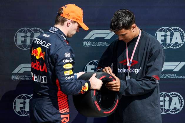 VERSTAPPEN Max (ned), Red Bull Racing RB19, portrait Paulo Dybala football player, portrait during the 2023 Formula 1 Aramco British Grand Prix, 10th round of the 2023 Formula One World Championship, WM, Weltmeisterschaft from July 7 to 9, 2023 on the Silverstone Circuit, in Silverstone, United Kingdom - F1 - BRITISH GRAND PRIX 2023 DPPI Panoramic  00123024__R3_9493A 