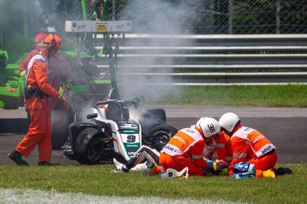 Bilder des Jahres 2023, Sport 07 Juli Sport Themen der Woche KW27 Sport Bilder des Tages FIA World Endurance Championship: 6 Hours Of Monza- Qualifying Marshall help Chloe Grant during Crash of Chloe Grant during the start of the Formula one accademy at Autodromo di Monza on July 8th, 2023 in Monza, Italy. Monza Italy  Copyright: xAlessioxMorgesex originalFilename:morgese-motorspo230708_np7Fz.jpg