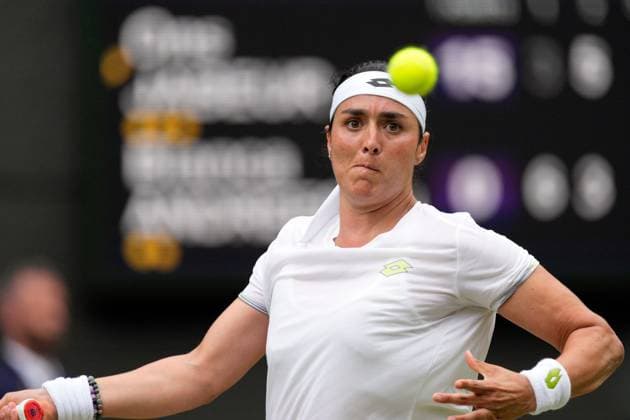 Mandatory Credit: Photo by Dave Shopland Shutterstock (14001531ev) Ons Jabeur during her third round match Wimbledon Tennis Championships, Day 6, The All England Lawn Tennis and Croquet Club, London, UK - 08 Jul 2023 Wimbledon Tennis Championships, Day 6, The All England Lawn Tennis and Croquet Club, London, UK - 08 Jul 2023  Copyright: xDavexShopland Shutterstockx 14001531ev