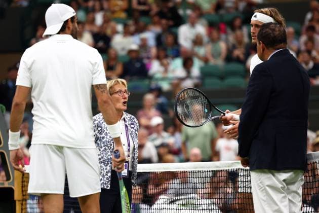 Mandatory Credit: Photo by Simon Dael Shutterstock (14001530fj) Matteo Berrettini and Alexander Zverev talk to the match refereee about restarting after the rain delay Wimbledon Tennis Championships, Day 6, The All England Lawn Tennis and Croquet Club, London, UK - 08 Jul 2023 Wimbledon Tennis Championships, Day 6, The All England Lawn Tennis and Croquet Club, London, UK - 08 Jul 2023  Copyright: xSimonxDael Shutterstockx 14001530fj