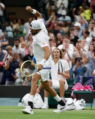 Matteo Berrettini ITA cheers after victory, jubilation, joy, emotion, opponent Alexander Zverev GER in the background Tennis Wimbledon 2023 Grand Slam ITF ATP WTA AELTC London Great Britain 8 July 2023 Copyright: xJuergenxHasenkopfx