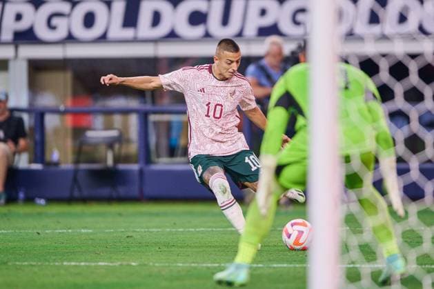RECORD DATE NOT STATED 2023 CONCACAF Gold Cup Mexico vs Costa Rica CF Roberto Alvarado of Mexico during the game Mexico (Mexican national team, Nationalteam vs Costa Rica, corresponding to Quarterfinals of the CONCACAF Gold Cup 2023, at AT-T Stadium, on July 08, 2023. <br><br> Roberto Alvarado de Mexico durante el partido Mexico (Seleccion Nacional Mexicana) vs Costa Rica, correspondiente a cuartos de Final de la Copa Oro de la CONCACAF 2023, en el AT-T Stadium, el 08 de Julio de 2023. ARLINGTON TEXAS ESTADOS UNIDOS  Copyright: xCristianxdexMarchenax 20230708230808_CGC_CF_MEX_CRC_ALVARADO297