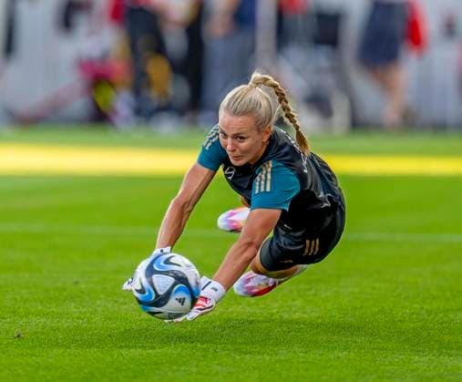 07 07 2023, Football women, Test international match, Germany Zambia, at Sportpark Ronhof Thomas Sommer in Fürth, Merle Frohms Germany warming up DFL and DFB regulations prohibit any use of photographs as image sequences and or quasi video