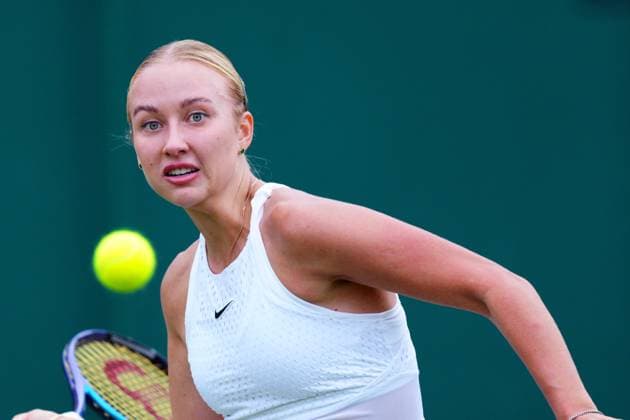 Mandatory Credit: Photo by Javier Garcia Shutterstock (14003010f) Anastasia Potapova during her third round match Wimbledon Tennis Championships, Day 7, The All England Lawn Tennis and Croquet Club, London, UK - 09 Jul 2023 Wimbledon Tennis Championships, Day 7, The All England Lawn Tennis and Croquet Club, London, UK - 09 Jul 2023  Copyright: xJavierxGarcia Shutterstockx 14003010f