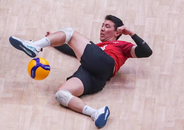 (230709) -- PASAY CITY, July 9, 2023 -- Justin Lui of Canada competes during the Pool 6 match between China and Canada at the Men s Volleyball Nations League in Pasay City, the Philippines, July 9, 2023. ) (SP)THE PHILIPPINES-PASAY CITY-VOLLEYBALL-NATIONS LEAGUE-MEN-CHINA VS CANADA ROUELLExUMALI 