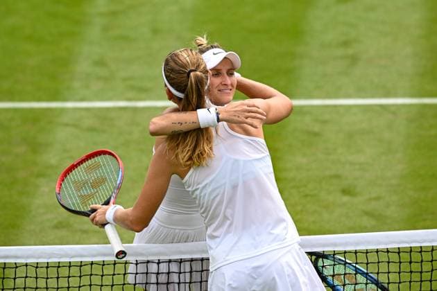 The Wimbledon Grand Slam tennis tournament, July 9, 2023, London. Czech tennis players Marketa Vondrousova (front) and Marie Bouzkova after their match. (CTKxPhoto SidorjakxMartin) CTKPhotoP2023070903333  CTKPhotoP2023070903333