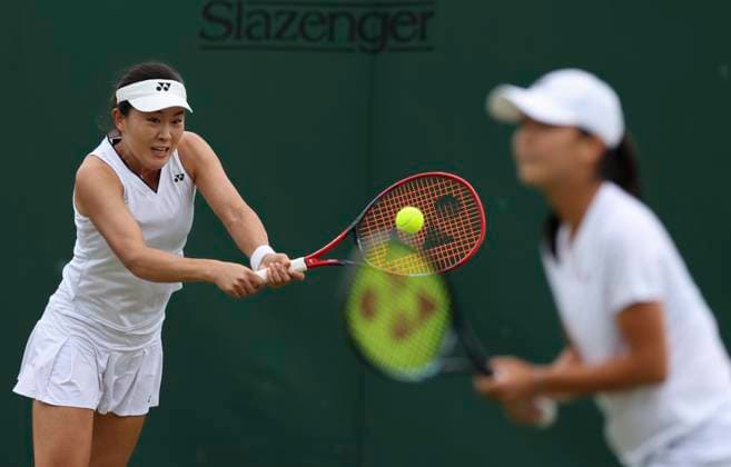 (230709) -- LONDON, July 9, 2023 -- Zhu Lin (L) Wu Fang-Hsien compete during the women s doubles second round match between Zhu Lin of China Wu Fang-Hsien of Chinese Taipei and Kateryna Baindl of Ukraine Daria Saville of Australia at Wimbledon Tennis Championships in London, Britain, July 9, 2023. ) (SP)BRITAIN-LONDON-TENNIS-WIMBLEDON-DAY 7 HanxYan 