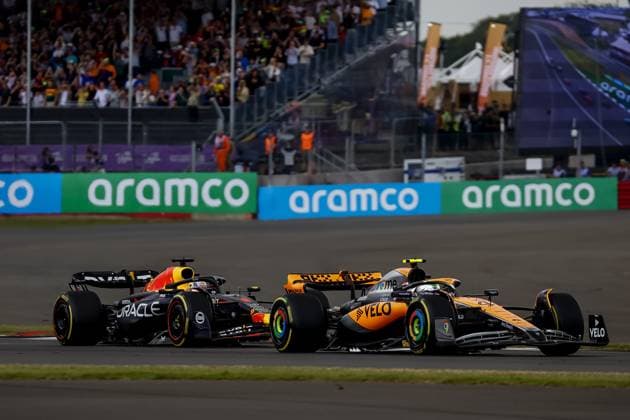 SILVERSTONE - Max Verstappen (Red Bull Racing) and Lando Norris (McLaren) during the start of the Grand Prix of Great Britain at the Silverstone Circuit. ANP SEM VAN DER WAL F1 Grand Prix of Great Britain 2023 xVIxANPxSportx xxANPxIVx 473325962 originalFilename: 473325962.jpg