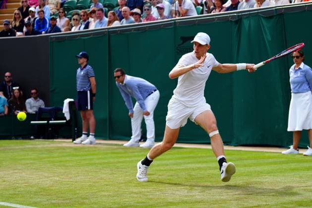 Mandatory Credit: Photo by Javier Garcia Shutterstock (14003010dg) Denis Shapovalov during his fourth round match Wimbledon Tennis Championships, Day 7, The All England Lawn Tennis and Croquet Club, London, UK - 09 Jul 2023 Wimbledon Tennis Championships, Day 7, The All England Lawn Tennis and Croquet Club, London, UK - 09 Jul 2023  Copyright: xJavierxGarcia Shutterstockx 14003010dg