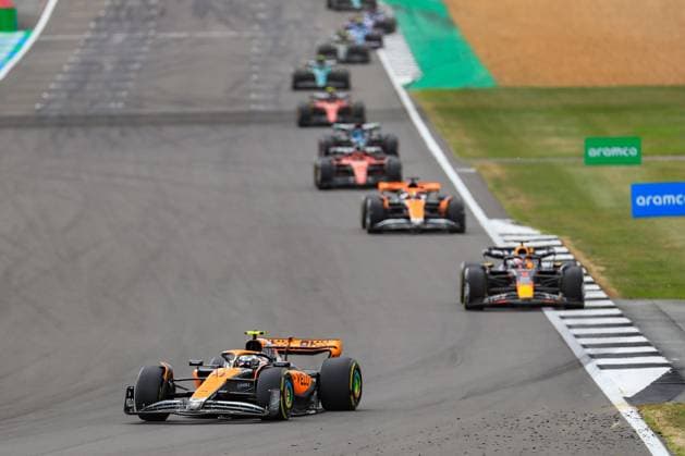 FORMULA 1 ARAMCO BRITISH GRAND PRIX 2023, 09 07 2023 Lando Norris 4 (GBR), McLaren MCL60 leads the start from Max Verstappen 1 (NED), HONDA Red Bull Racing RB19 during the FORMULA 1 ARAMCO BRITISH GRAND PRIX 2023 at the Silverstone Circuit, Silverstone, United Kingdom on 9 July 2023 Editorial Use Only Copyright: xPhilxDuncanx ESM-0744-0011