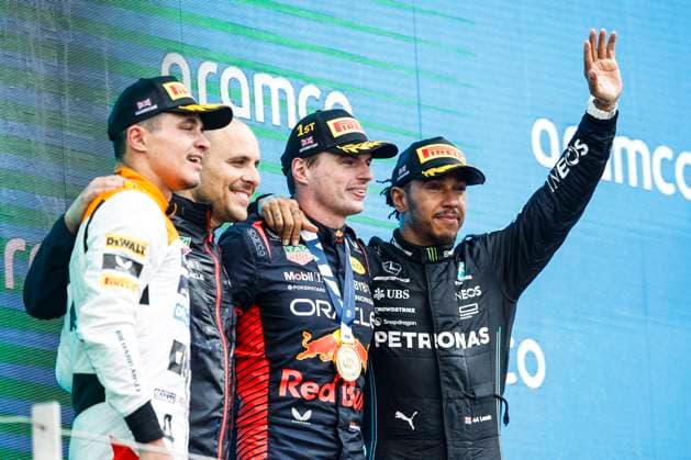 Sport Themen der Woche KW27 Sport Bilder des Tages VERSTAPPEN Max (ned), Red Bull Racing RB19, portrait HAMILTON Lewis (gbr), Mercedes AMG F1 Team W14, portrait NORRIS Lando (gbr), McLaren F1 Team MCL60, portrait during the 2023 Formula 1 Aramco British Grand Prix, 10th round of the 2023 Formula One World Championship, WM, Weltmeisterschaft from July 7 to 9, 2023 on the Silverstone Circuit, in Silverstone, United Kingdom - F1 - BRITISH GRAND PRIX 2023 - RACE DPPI Panoramic  03323013__R3_2036 