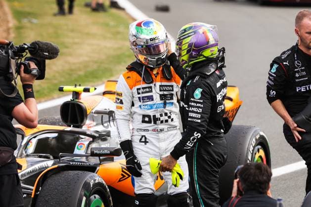 HAMILTON Lewis (gbr), Mercedes AMG F1 Team W14, NORRIS Lando (gbr), McLaren F1 Team MCL60, portrait during the 2023 Formula 1 Aramco British Grand Prix, 10th round of the 2023 Formula One World Championship, WM, Weltmeisterschaft from July 7 to 9, 2023 on the Silverstone Circuit, in Silverstone, United Kingdom - F1 - BRITISH GRAND PRIX 2023 - RACE DPPI Panoramic 00123025_AV6_8847