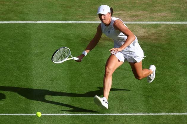 Mandatory Credit: Photo by Simon Dael Shutterstock (14003009ep) Iga Swiatek during her fourth round match Wimbledon Tennis Championships, Day 7, The All England Lawn Tennis and Croquet Club, London, UK - 09 Jul 2023 Wimbledon Tennis Championships, Day 7, The All England Lawn Tennis and Croquet Club, London, UK - 09 Jul 2023  Copyright: xSimonxDael Shutterstockx 14003009ep