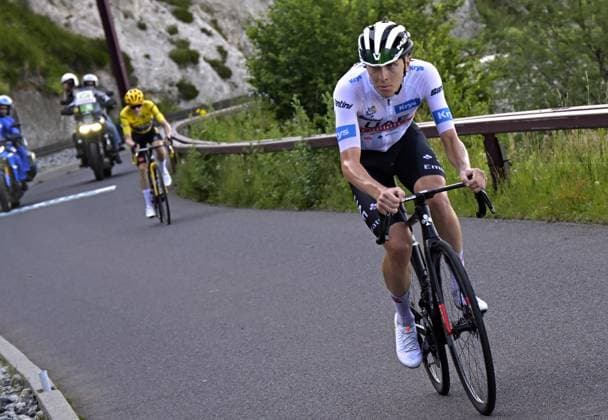 Slovenian Tadej Pogacar of UAE Team Emirates and Danish Jonas Vingegaard of Jumbo-Visma pictured in action during stage 9 of the Tour de France cycling race, a 182,4 km race from Saint-Leonard-de-Noblat to Puy de Dome, France, Sunday 09 July 2023. This year s Tour de France takes place from 01 to 23 July 2023. POOLxBERNARDxPAPON  x70376027x