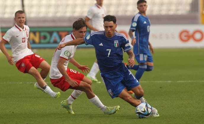 09.07.2023 Ta Qali(Malta) Italy-Poland European U-19 Under 19 men s football championship Luis Hasa(C) Italy, Igor Strzalek (2L) Poland :