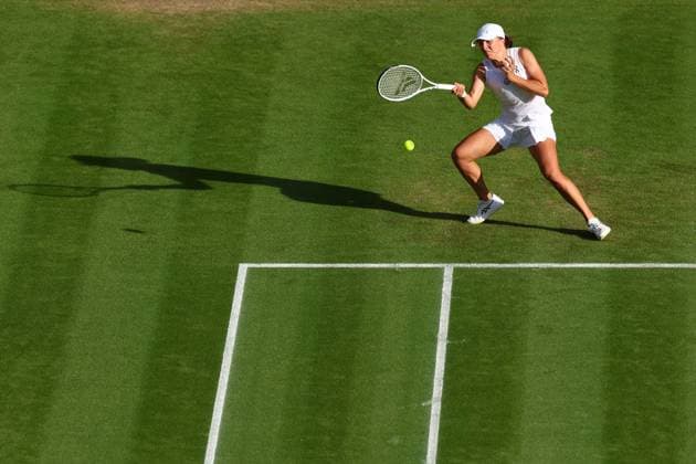 Mandatory Credit: Photo by Simon Dael Shutterstock (14003009fc) Iga Swiatek during her fourth round match Wimbledon Tennis Championships, Day 7, The All England Lawn Tennis and Croquet Club, London, UK - 09 Jul 2023 Wimbledon Tennis Championships, Day 7, The All England Lawn Tennis and Croquet Club, London, UK - 09 Jul 2023  Copyright: xSimonxDael Shutterstockx 14003009fc