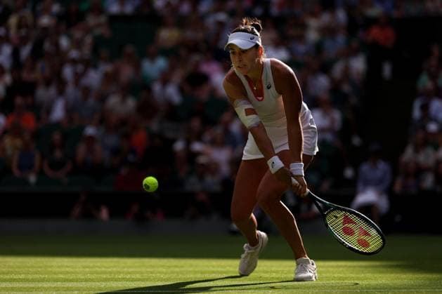 9th July 2023; All England Lawn Tennis and Croquet Club, London, England: Wimbledon Tennis Tournament; Belinda Bencic plays a backhand shot to Iga Swiatek  ActionPlus12529502 ShaunxBrooks