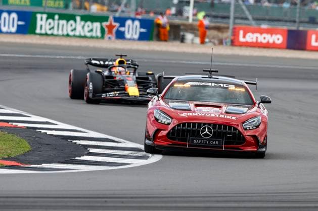 Safety Car Mercedes AMG F1 Team 01 VERSTAPPEN Max (nld), Red Bull Racing RB19, action during the 2023 Formula 1 Aramco British Grand Prix, 10th round of the 2023 Formula One World Championship, WM, Weltmeisterschaft from July 7 to 9, 2023 on the Silverstone Circuit, in Silverstone, United Kingdom - F1 - BRITISH GRAND PRIX 2023 - RACE DPPI Panoramic  03323013__R3_1382 
