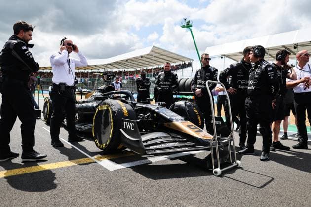 09 PEARCE Joshua, Modified F2 car prepared by Mercedes Applied Science and Carlin for the fictional Apex APXGP team in the F1 movie by Apple Studios Bruckheimer Films, starting grid, grille de depart, during the 2023 Formula 1 Aramco British Grand Prix, 10th round of the 2023 Formula One World Championship, WM, Weltmeisterschaft from July 7 to 9, 2023 on the Silverstone Circuit, in Silverstone, United Kingdom - F1 - BRITISH GRAND PRIX 2023 - RACE DPPI Panoramic 00123025_AV3_8242