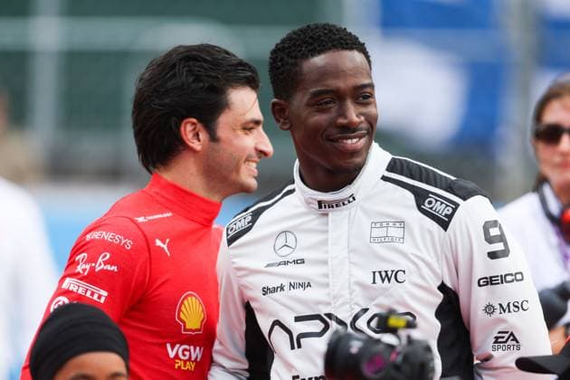 starting grid, grille de depart, IDRIS Damson Alade-Bo (GBR), actor playing Joshua Pearce, driver of the fictional Apex APXGP team in the F1 movie by Apple Studios Bruckheimer Films, SAINZ Carlos (spa), Scuderia Ferrari SF-23, portrait during the 2023 Formula 1 Aramco British Grand Prix, 10th round of the 2023 Formula One World Championship, WM, Weltmeisterschaft from July 7 to 9, 2023 on the Silverstone Circuit, in Silverstone, United Kingdom - F1 - BRITISH GRAND PRIX 2023 - RACE DPPI Panoramic 00123025_AV3_8431