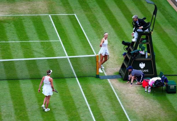 Mandatory Credit: Photo by Javier Garcia Shutterstock (14003010hm) Elina Svitolina refuses to shake the hand of Victoria Azarenka after winning their fourth round match. Azarenka acknowledges Svitolina Wimbledon Tennis Championships, Day 7, The All England Lawn Tennis and Croquet Club, London, UK - 09 Jul 2023 Wimbledon Tennis Championships, Day 7, The All England Lawn Tennis and Croquet Club, London, UK - 09 Jul 2023  Copyright: xJavierxGarcia Shutterstockx 14003010hm