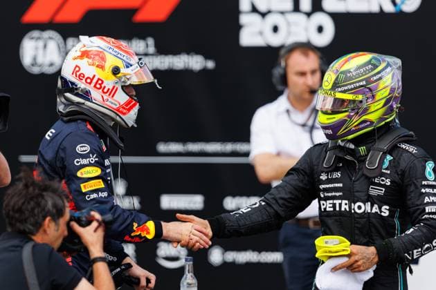 VERSTAPPEN Max (ned), Red Bull Racing RB19 and HAMILTON Lewis (gbr), Mercedes AMG F1 Team W14, portrait during the 2023 Formula 1 Aramco British Grand Prix, 10th round of the 2023 Formula One World Championship, WM, Weltmeisterschaft from July 7 to 9, 2023 on the Silverstone Circuit, in Silverstone, United Kingdom - F1 - BRITISH GRAND PRIX 2023 - RACE DPPI Panoramic  00123025_CL10170 