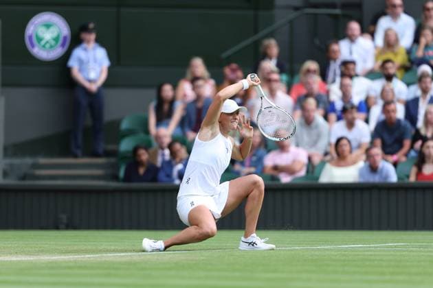 Sport Bilder des Tages Iga Swiatek (Pol) TENNIS : Wimbledon 2023 - 09 07 2023 AntoineCouvercelle Panoramic  