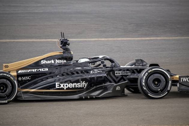 Silverstone - 09-07-2023, Silverstone Circuit, Brad Pitt at the Formula 1 Great Britain Grand Prix 2023 Sunday Formula 1 Great Britain Grand Prix 2023 Sunday  x21596974x Copyright: