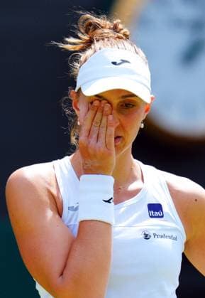 Mandatory Credit: Photo by Javier Garcia Shutterstock (14003748bl) Beatriz Haddad Maia upset after sustaining an injury and having to retire during her fourth round match Wimbledon Tennis Championships, Day 8, The All England Lawn Tennis and Croquet Club, London, UK - 10 Jul 2023 Wimbledon Tennis Championships, Day 8, The All England Lawn Tennis and Croquet Club, London, UK - 10 Jul 2023  Copyright: xJavierxGarcia Shutterstockx 14003748bl