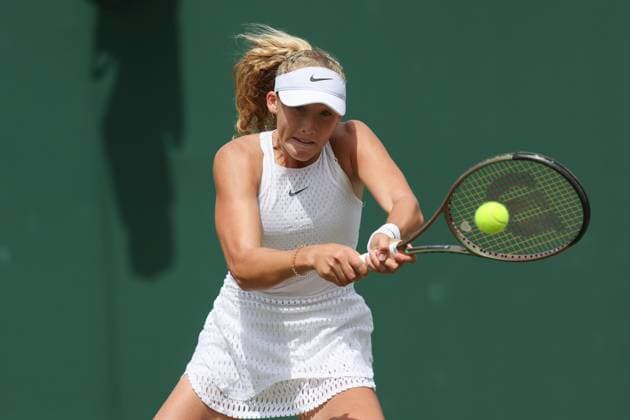 Wimbledon Tag Acht 10. Juli 2023, Wimbledon Wimbledon Tennis Championships Tag Acht Mirra Andreeva in Aktion während ihres Achtelfinalspiels im Dameneinzel gegen Madison Keys USA Foto Charlotte Wilson Abseits Wimbledon UK  Copyright: xCharlottexWilsonx xOffsidexOffside