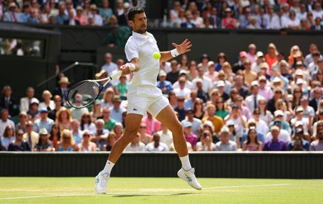 Mandatory Credit: Photo by Ella Ling Shutterstock (14003751ad) Novak Djokovic in action against Hubert Hurkacz Wimbledon Tennis Championships, Day 8, The All England Lawn Tennis and Croquet Club, London, UK - 10 Jul 2023 Wimbledon Tennis Championships, Day 8, The All England Lawn Tennis and Croquet Club, London, UK - 10 Jul 2023  Copyright: xEllaxLing Shutterstockx 14003751ad