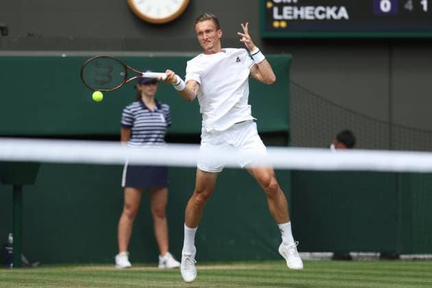 Wimbledon Tag Acht 10. Juli 2023, Wimbledon Wimbledon Tennis Championships Tag Acht Hubert Hurkacz POL in Aktion während seines Achtelfinalspiels im Herreneinzel gegen Novak Djokovic SRB Foto Charlotte Wilson Offside Wimbledon UK  Copyright: xCharlottexWilsonx xOffsidexOffside