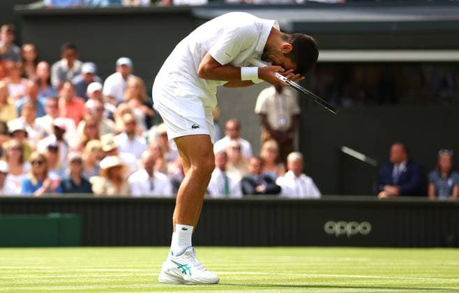 Mandatory Credit: Photo by Ella Ling Shutterstock (14003751al) Novak Djokovic shows a look of frustration in their match against Hubert Hurkacz Wimbledon Tennis Championships, Day 8, The All England Lawn Tennis and Croquet Club, London, UK - 10 Jul 2023 Wimbledon Tennis Championships, Day 8, The All England Lawn Tennis and Croquet Club, London, UK - 10 Jul 2023  Copyright: xEllaxLing Shutterstockx 14003751al