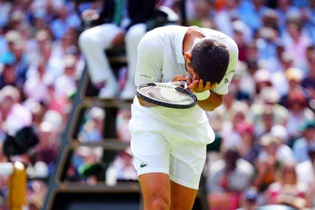 Sport Bilder des Tages Mandatory Credit: Photo by Javier Garcia Shutterstock (14003748cp) Novak Djokovic frustrated during his fourth round match Wimbledon Tennis Championships, Day 8, The All England Lawn Tennis and Croquet Club, London, UK - 10 Jul 2023 Wimbledon Tennis Championships, Day 8, The All England Lawn Tennis and Croquet Club, London, UK - 10 Jul 2023  Copyright: xJavierxGarcia Shutterstockx 14003748cp