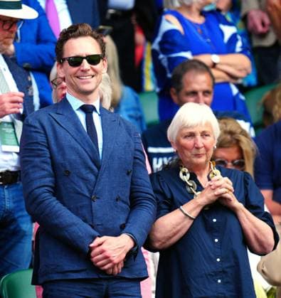Mandatory Credit: Photo by Javier Garcia Shutterstock (14003748de) Tom Hiddleston and mother Diana watching the action on Centre Court Wimbledon Tennis Championships, Day 8, The All England Lawn Tennis and Croquet Club, London, UK - 10 Jul 2023 Wimbledon Tennis Championships, Day 8, The All England Lawn Tennis and Croquet Club, London, UK - 10 Jul 2023  Copyright: xJavierxGarcia Shutterstockx 14003748de