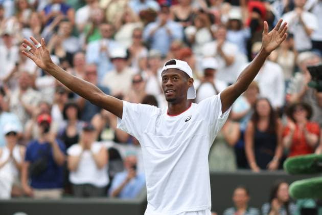 Wimbledon Tag Acht 10. Juli 2023, Wimbledon Wimbledon Tennis Championships Tag Acht Christopher Eubanks USA jubelt während seines Herreneinzel-Achtelfinalspiels gegen Stefanos Tsitsipas GRC Foto Charlotte Wilson Offside Wimbledon UK  Copyright: xCharlottexWilsonx xOffsidexOffside