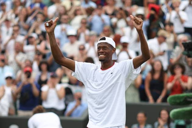 Wimbledon Tag Acht 10. Juli 2023, Wimbledon Wimbledon Tennis Championships Tag Acht Christopher Eubanks USA jubelt während seines Herreneinzel-Achtelfinalspiels gegen Stefanos Tsitsipas GRC Foto Charlotte Wilson Offside Wimbledon UK  Copyright: xCharlottexWilsonx xOffsidexOffside