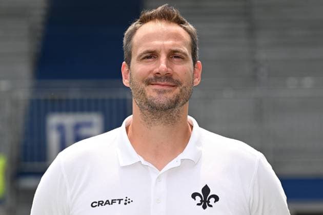 10 07 2023, xjhx, football 1 Bundesliga, SV Darmstadt 98 photo appointment season 2023 24 1 BL Porträttermin 2023 2024 emspor, v l Rehatrainer Florian Bauer SV Darmstadt 98 , Rehatrainer Florian Bauer SV Darmstadt 98 1 BL, Porträttermin 2023 2024 DFL DFB REGULATIONS PROHIBIT ANY USE OF PHOTOGRAPHS as IMAGE SEQUENCES and or QUASI VIDEO Darmstadt