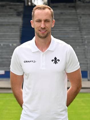 10 07 2023, xjhx, football 1 Bundesliga, SV Darmstadt 98 photo appointment season 2023 24 1 BL porträttermin 2023 2024 emspor, v l athletics coach Chris Busse SV Darmstadt 98 1 BL, porträttermin 2023 2024 DFL DFB REGULATES PROHIBIT ANY USE OF PHOTOGRAPHS as IMAGE SEQUENCES and or QUASI VIDEO Darmstadt